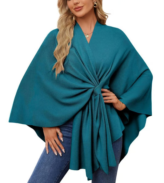 Suéter tipo poncho con frente abierto suave y elegante
