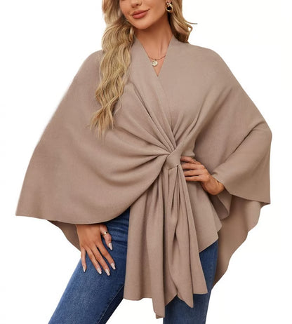 Suéter tipo poncho con frente abierto suave y elegante